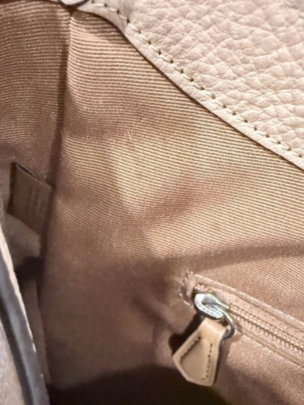 Coach Kristy pebble leather beige shoulder purse with a front zipper pocket - Picture 7 of 16